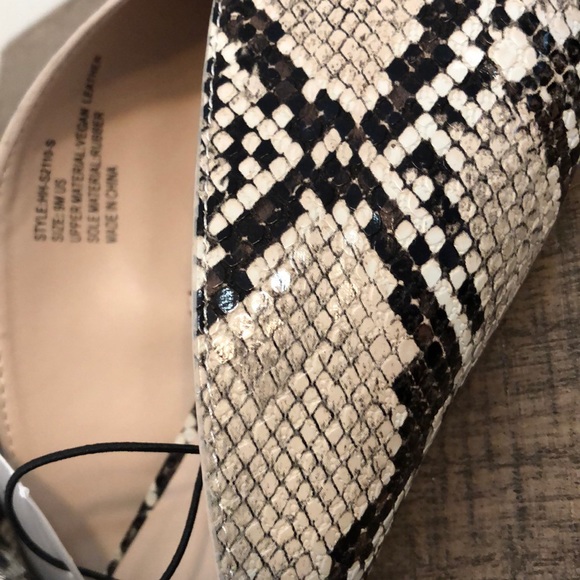 Halston snake print vegan leather pointed flats - Picture 4 of 10